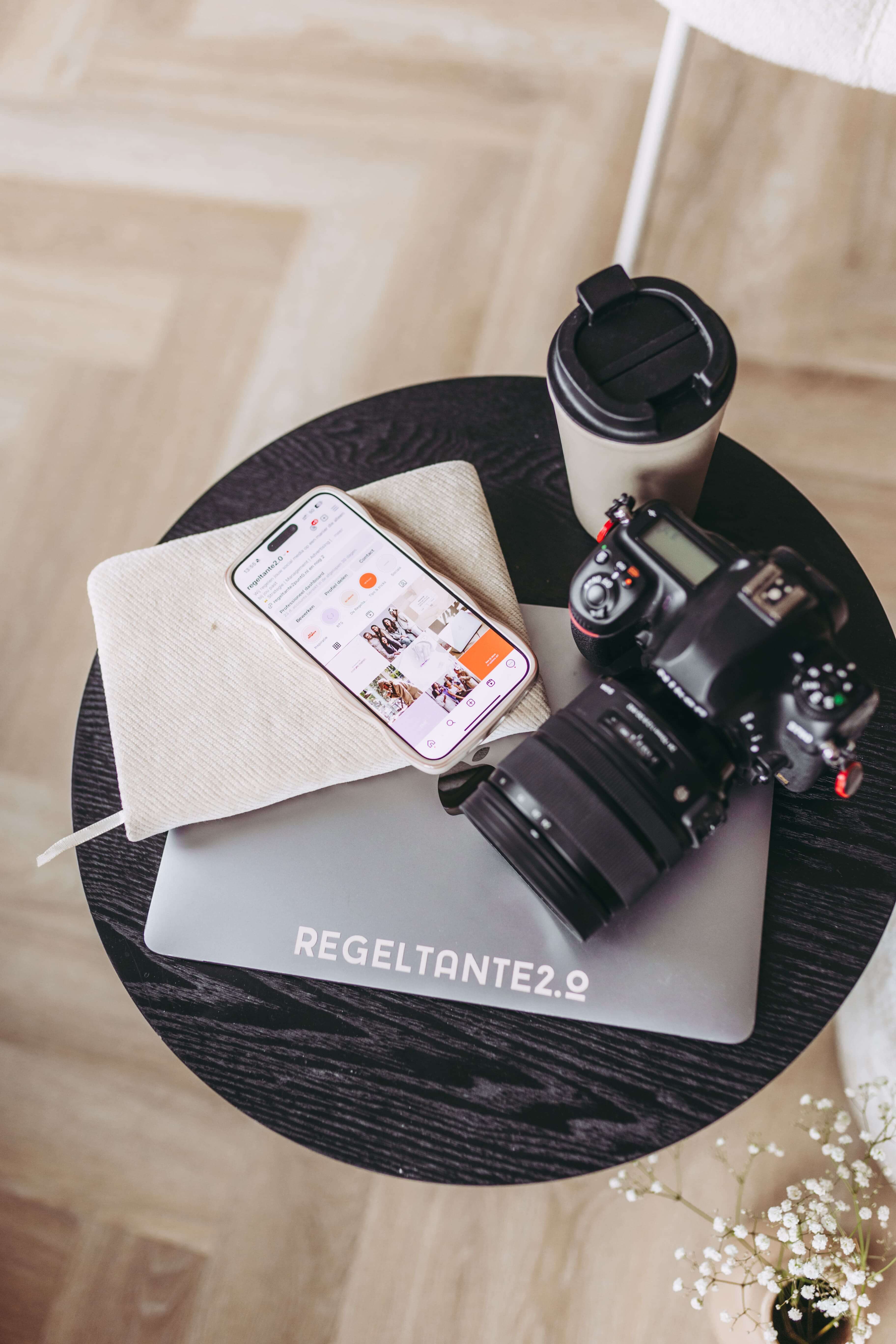 regeltante camera laptop tafeltje